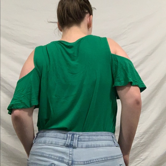 Green short sleeve shoulder cut out top - Picture 2 of 8